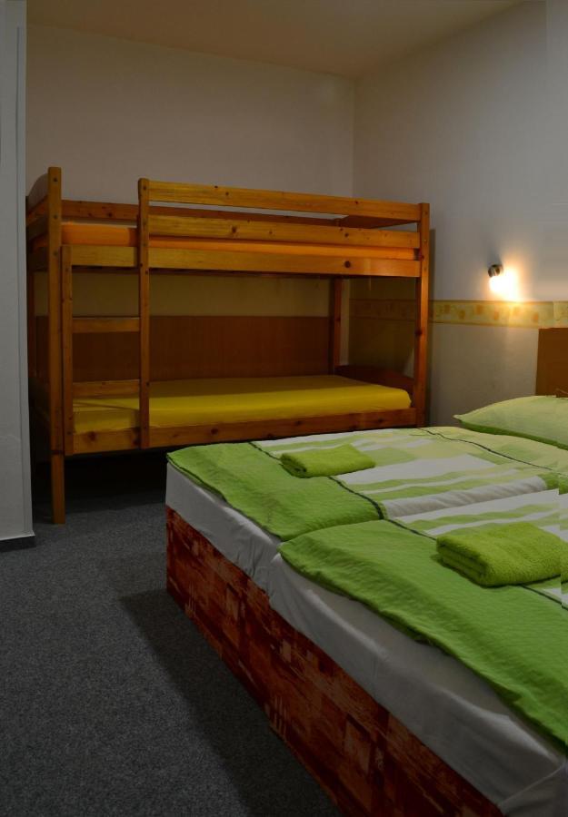 Hostel Na Skrivance Decin