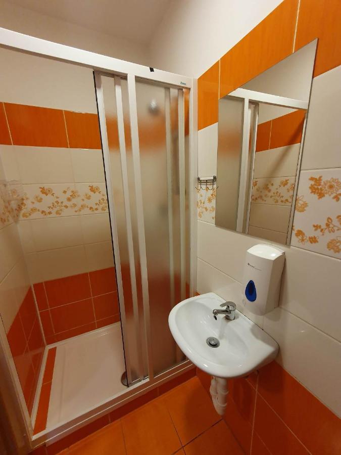 Na Skrivance Hostel *