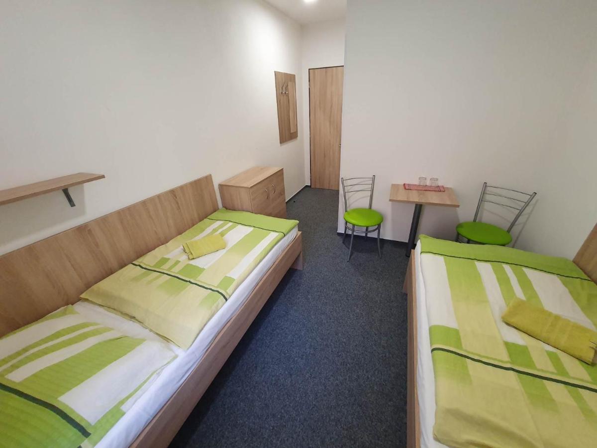 Na Skrivance Hostel *