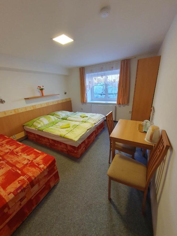Hostel Na Skrivance *