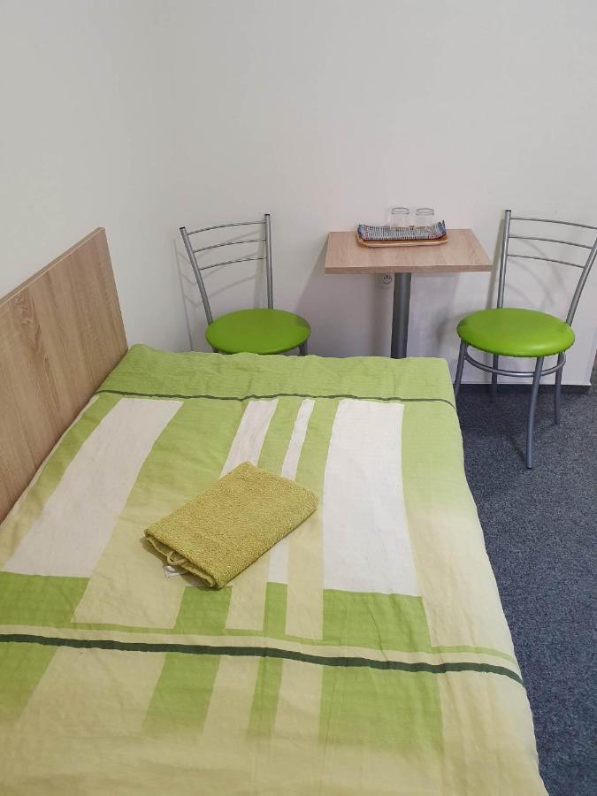 Hostel Na Skrivance *