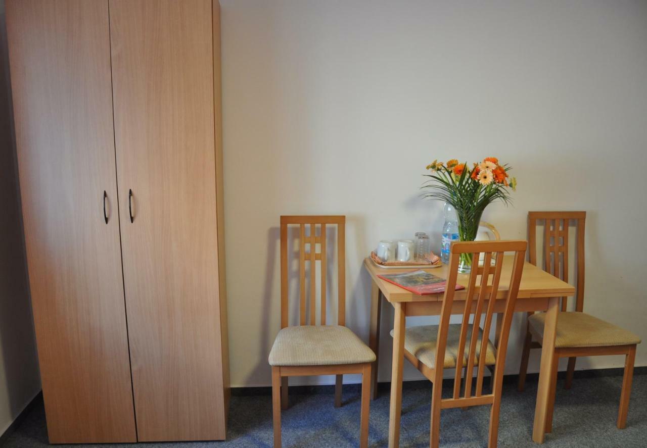 Hostel Na Skrivance